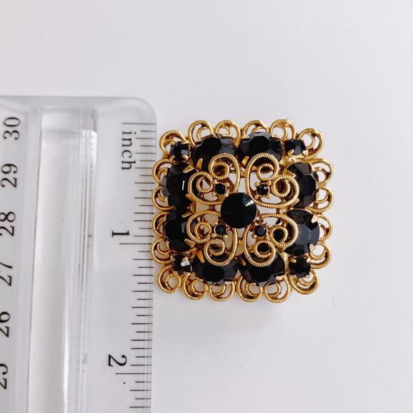Vintage Gold Filigree Brooch Black Glass Rhinestones Scrollwork Tiered Layered - Picture 8 of 8